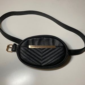 Black Fannypack